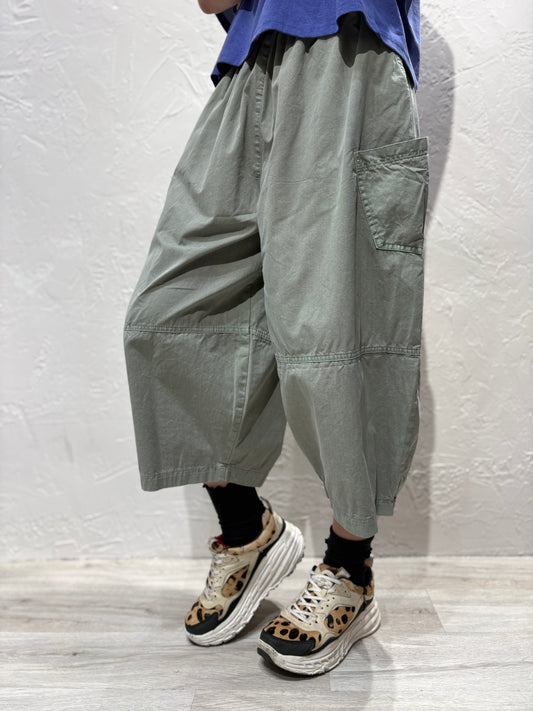 Curved Cut Knee Pants