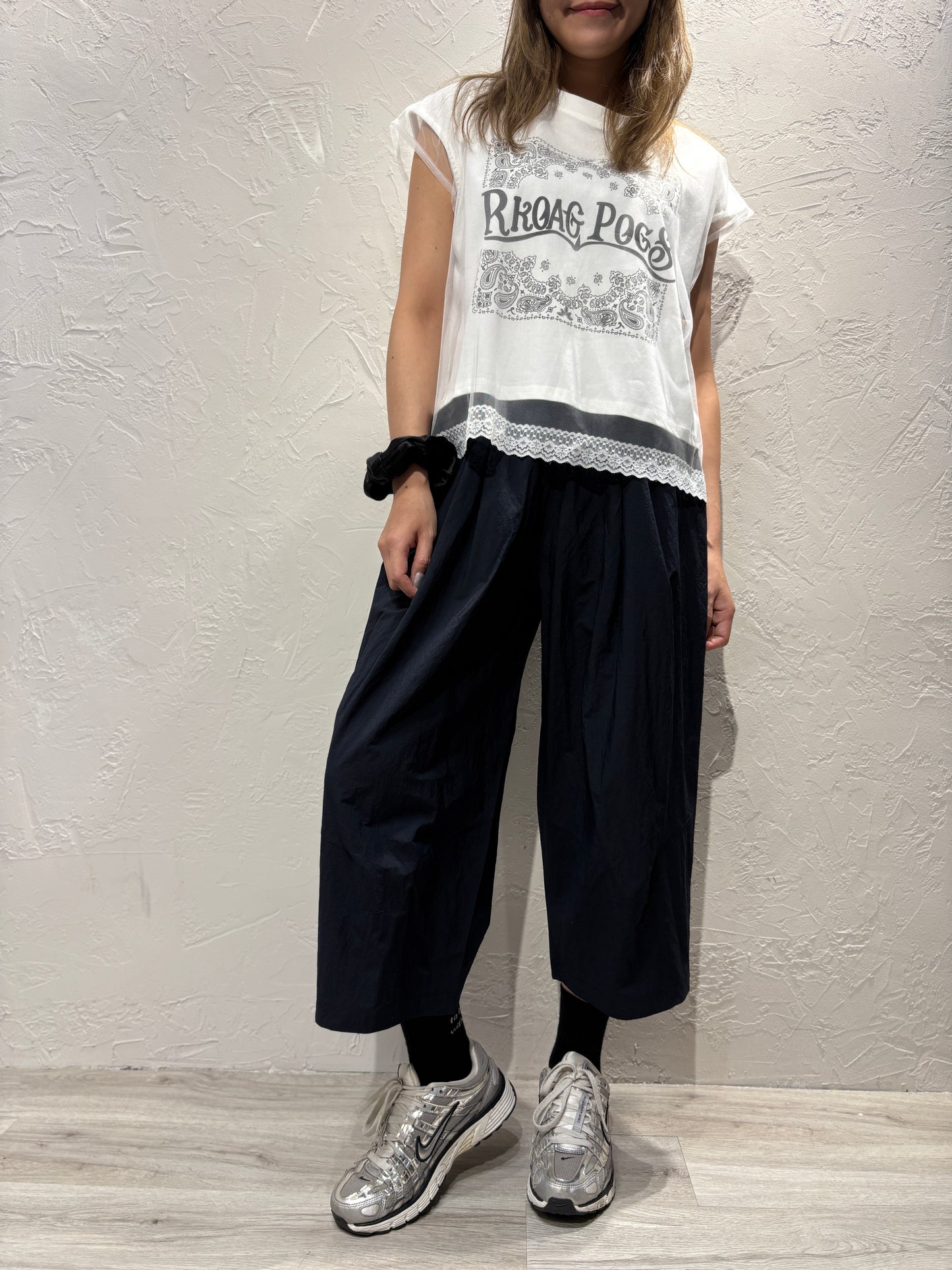 Light Wide Hanging Pants