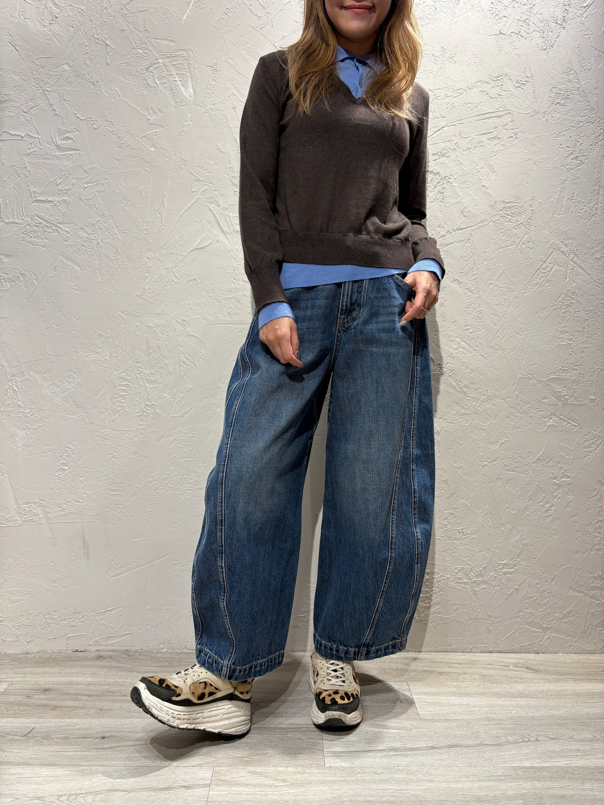 Washed Curved Jeans