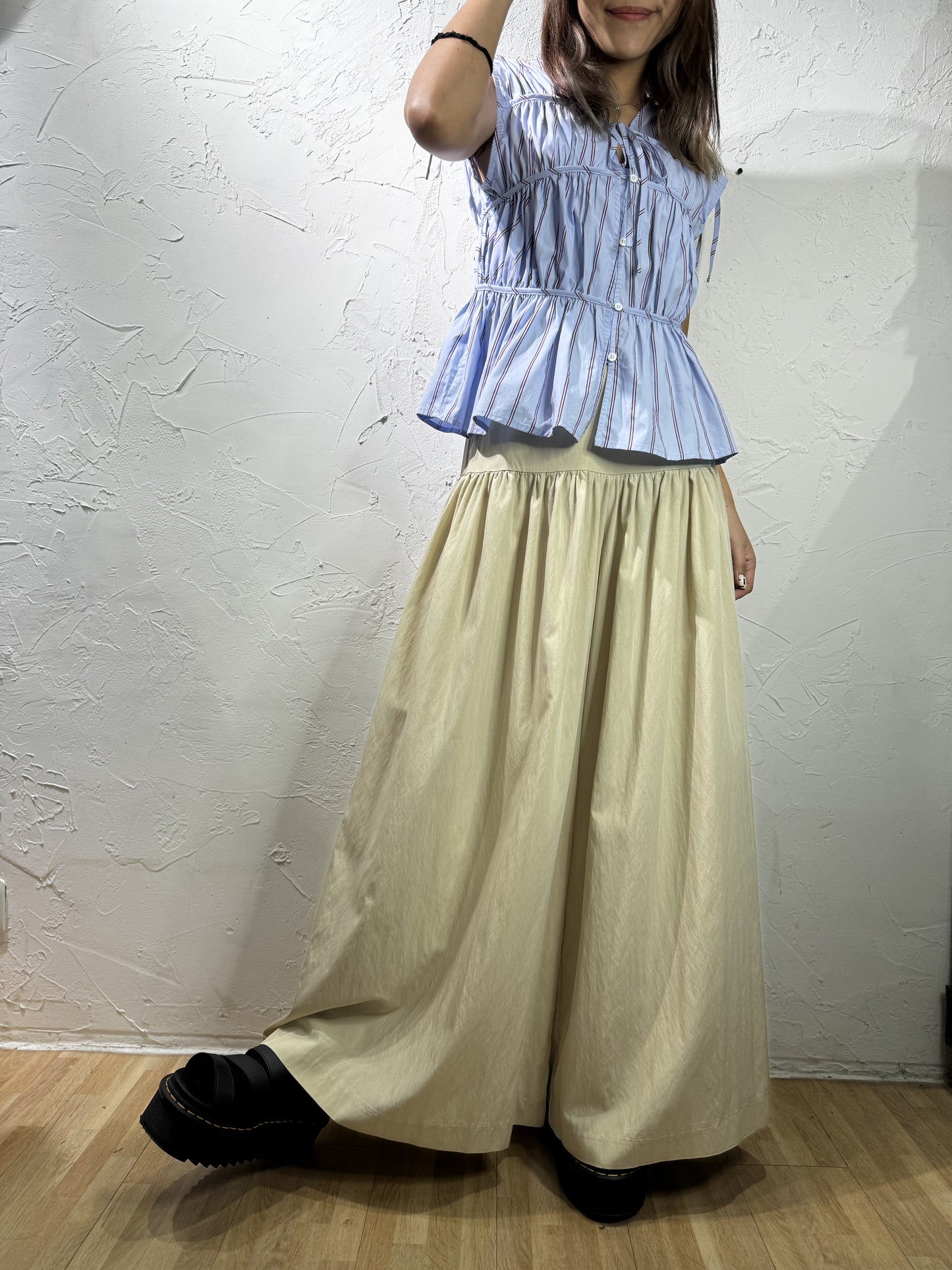 Wide Legs Pleated Pants