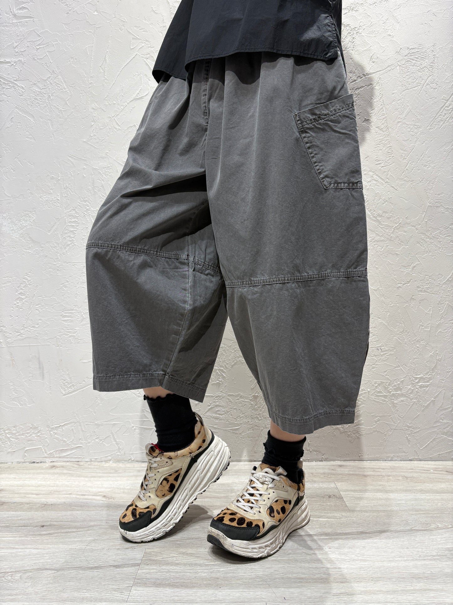 Curved Cut Knee Pants