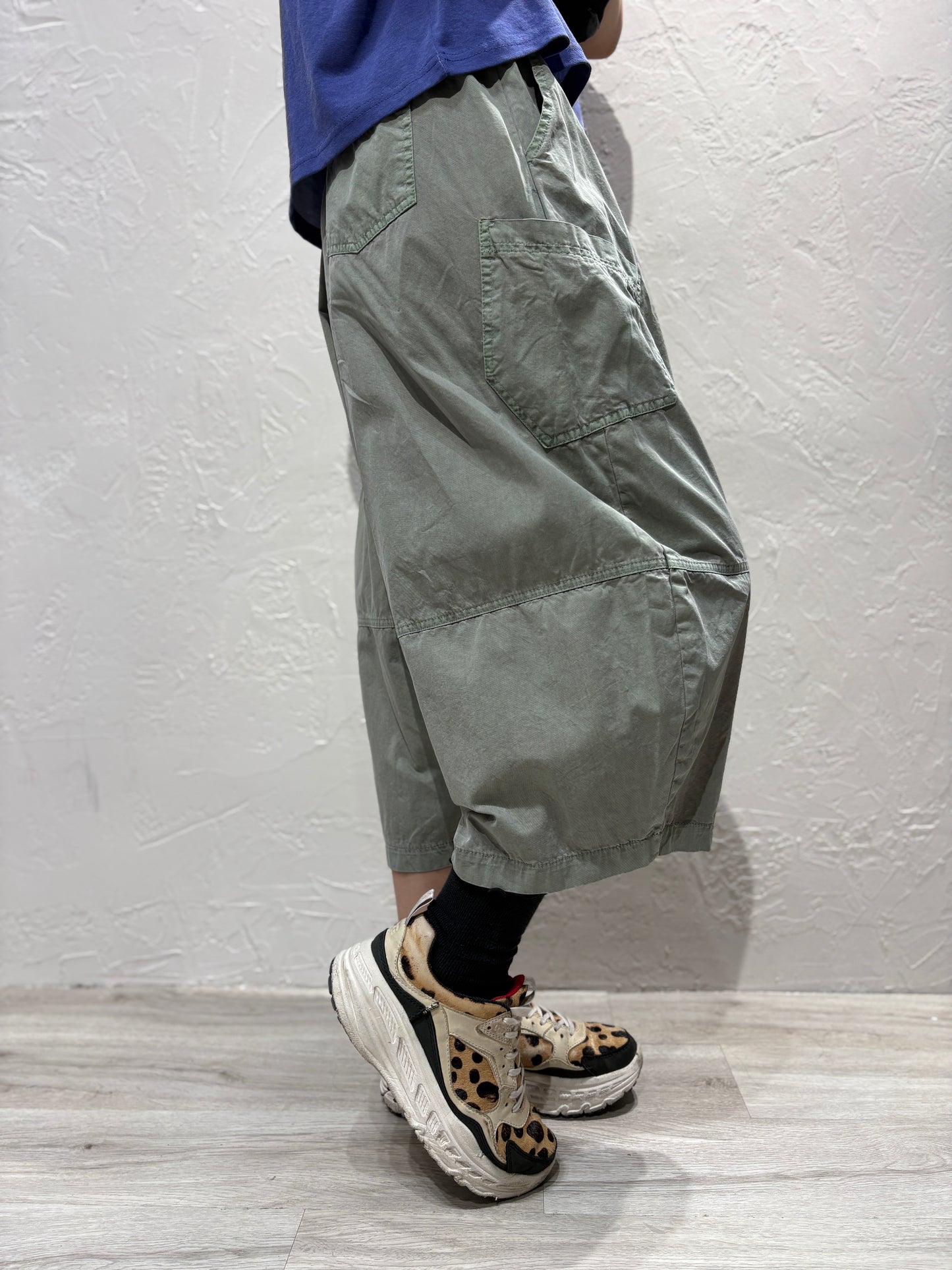 Curved Cut Knee Pants