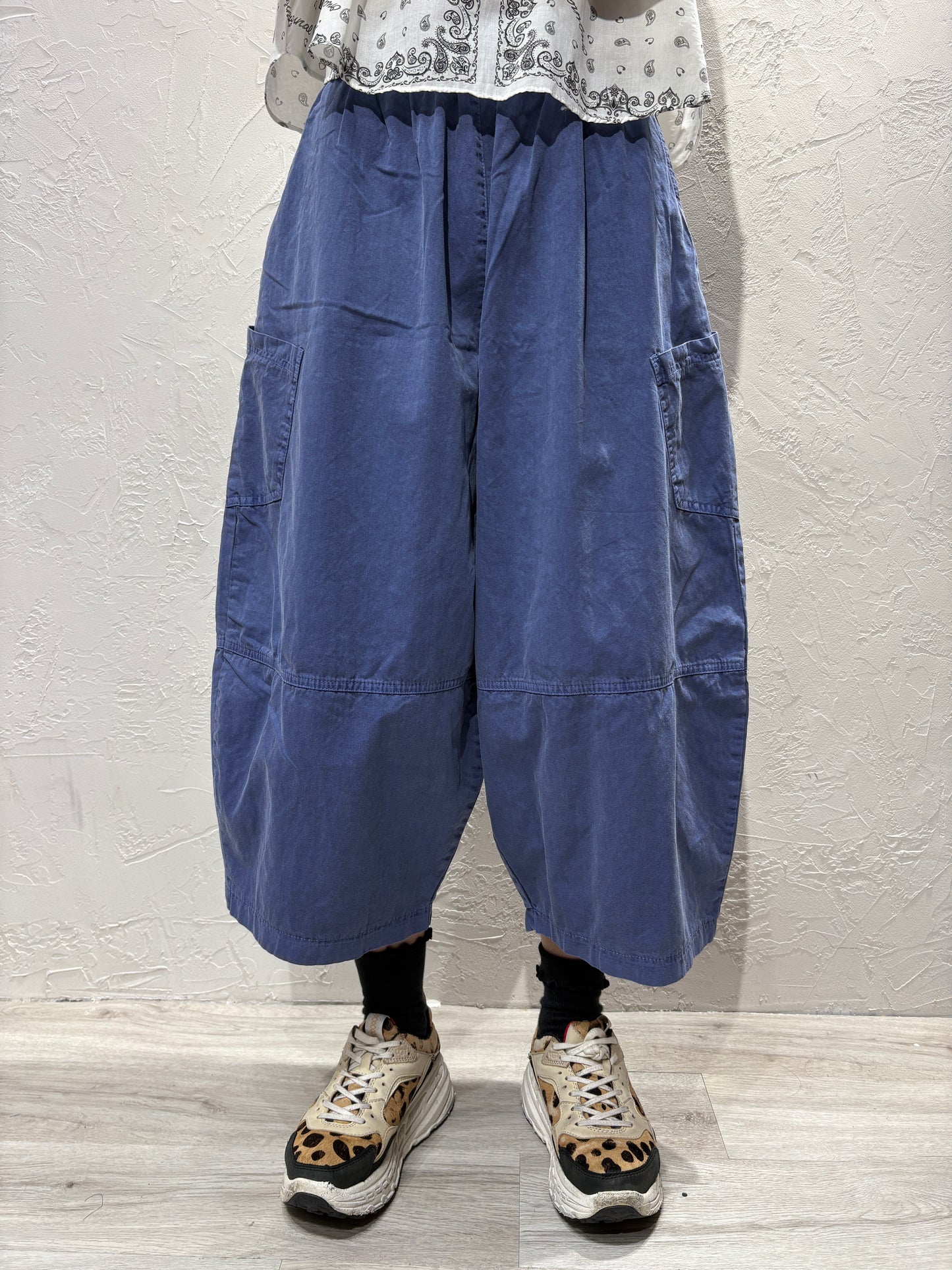 Curved Cut Knee Pants