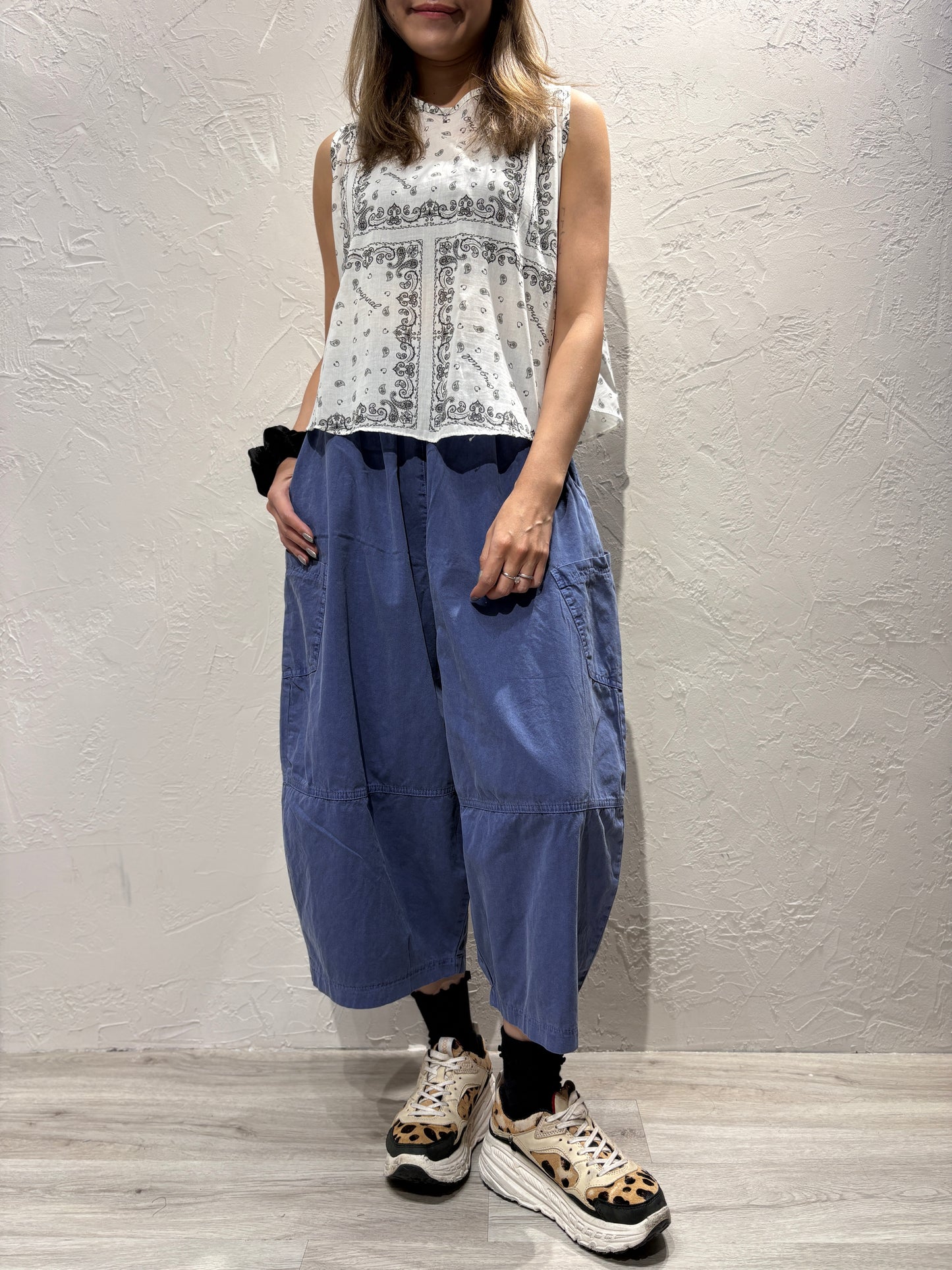 Curved Cut Knee Pants