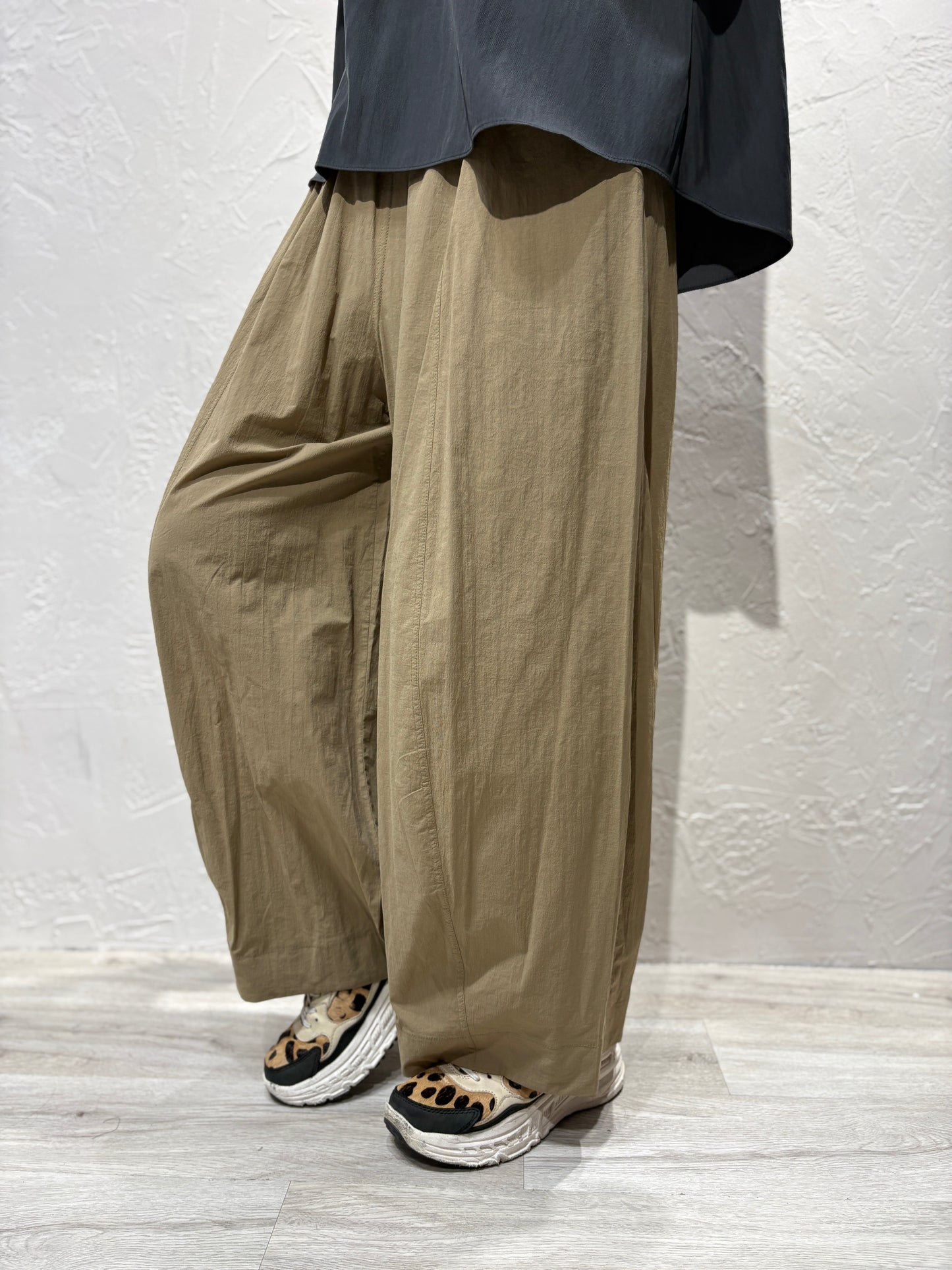 Wide Cut Light Pants