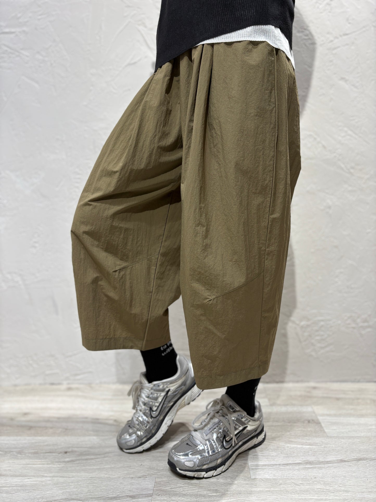 Light Wide Hanging Pants