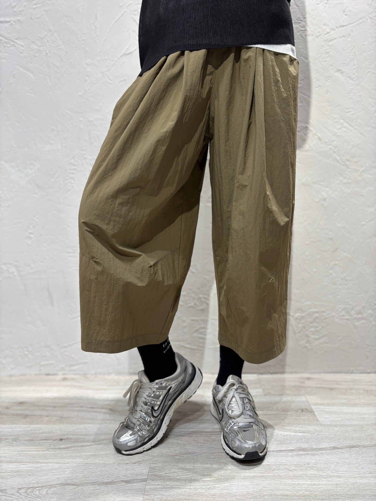 Light Wide Hanging Pants