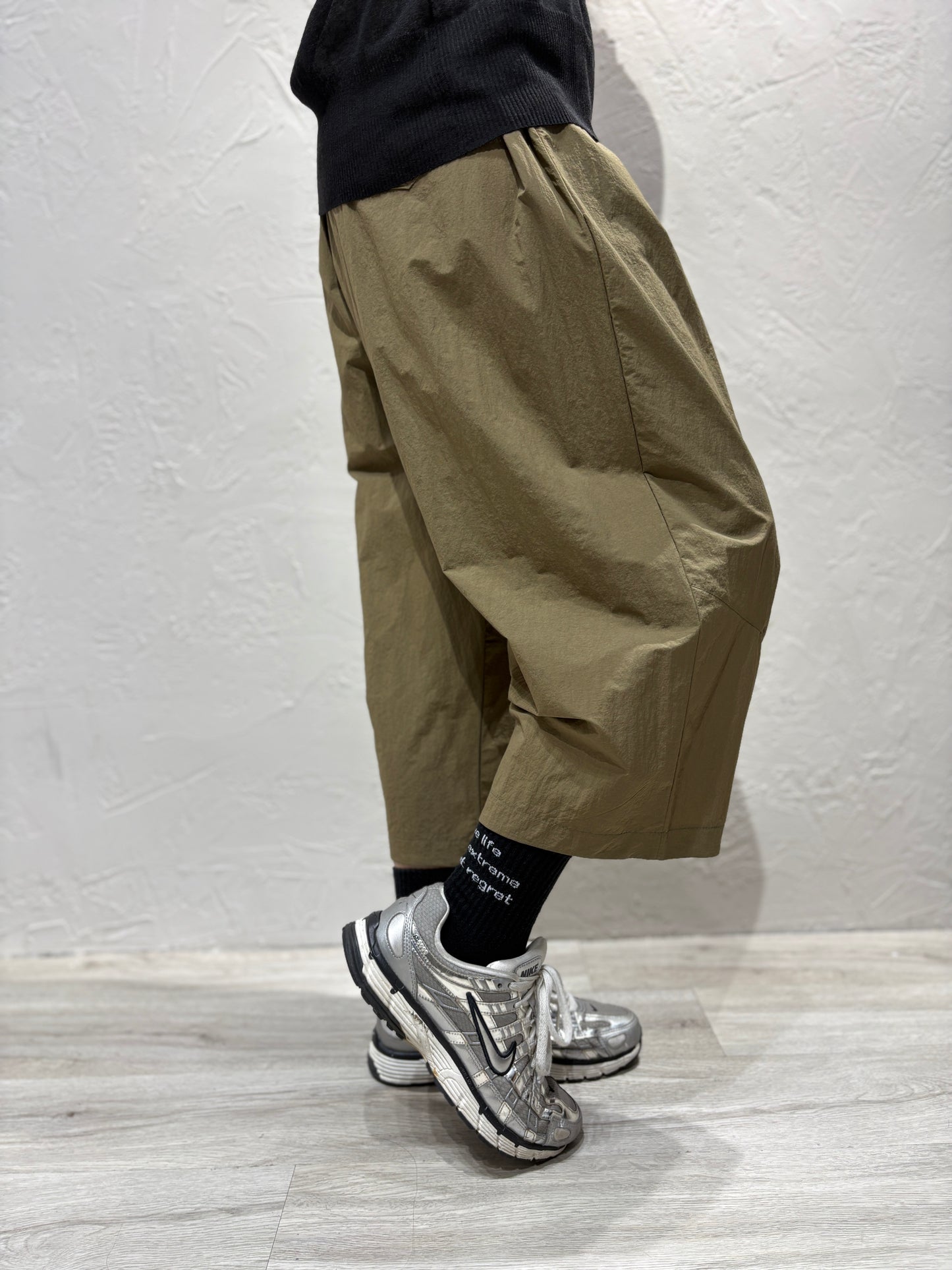 Light Wide Hanging Pants