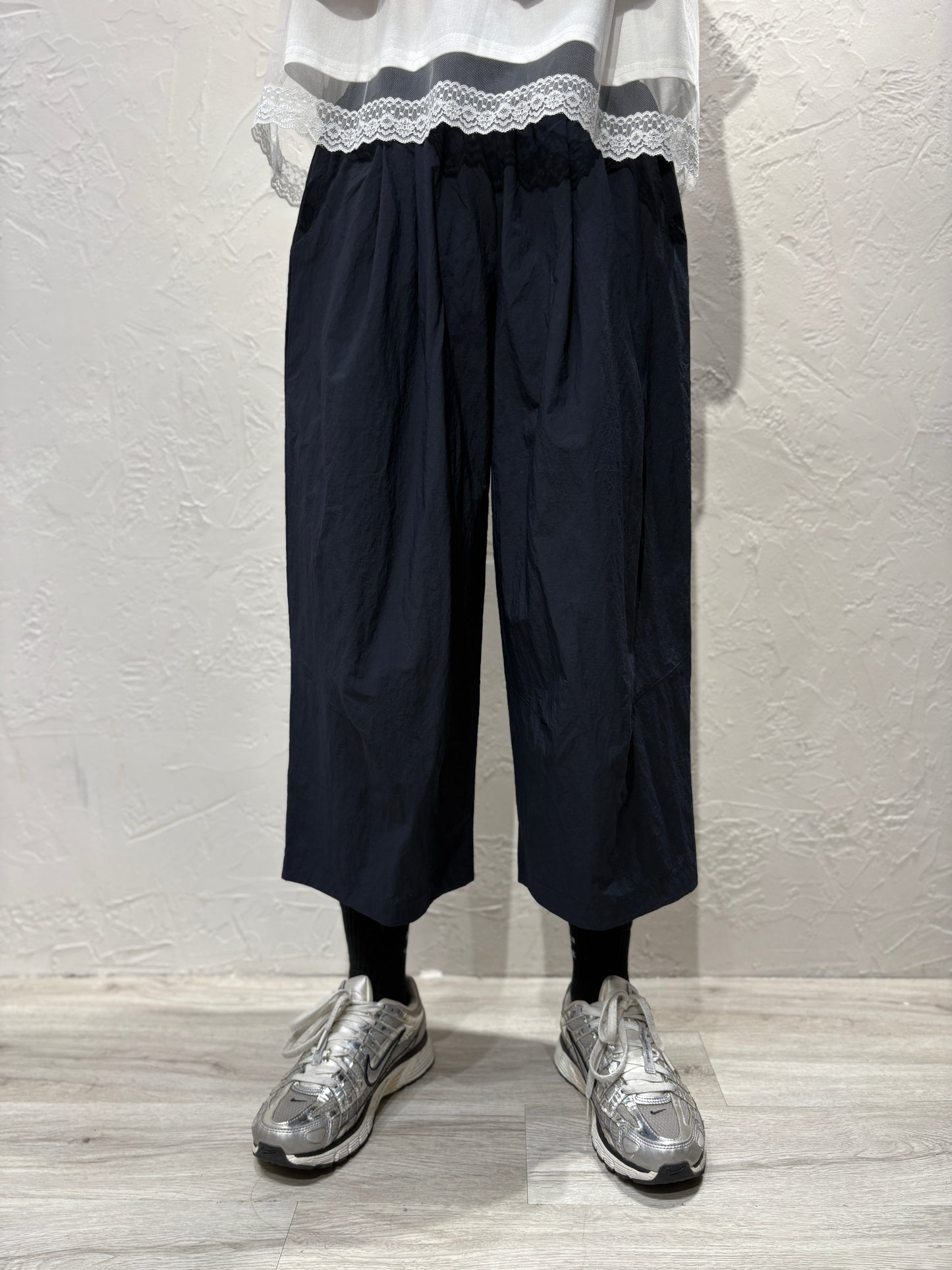 Light Wide Hanging Pants