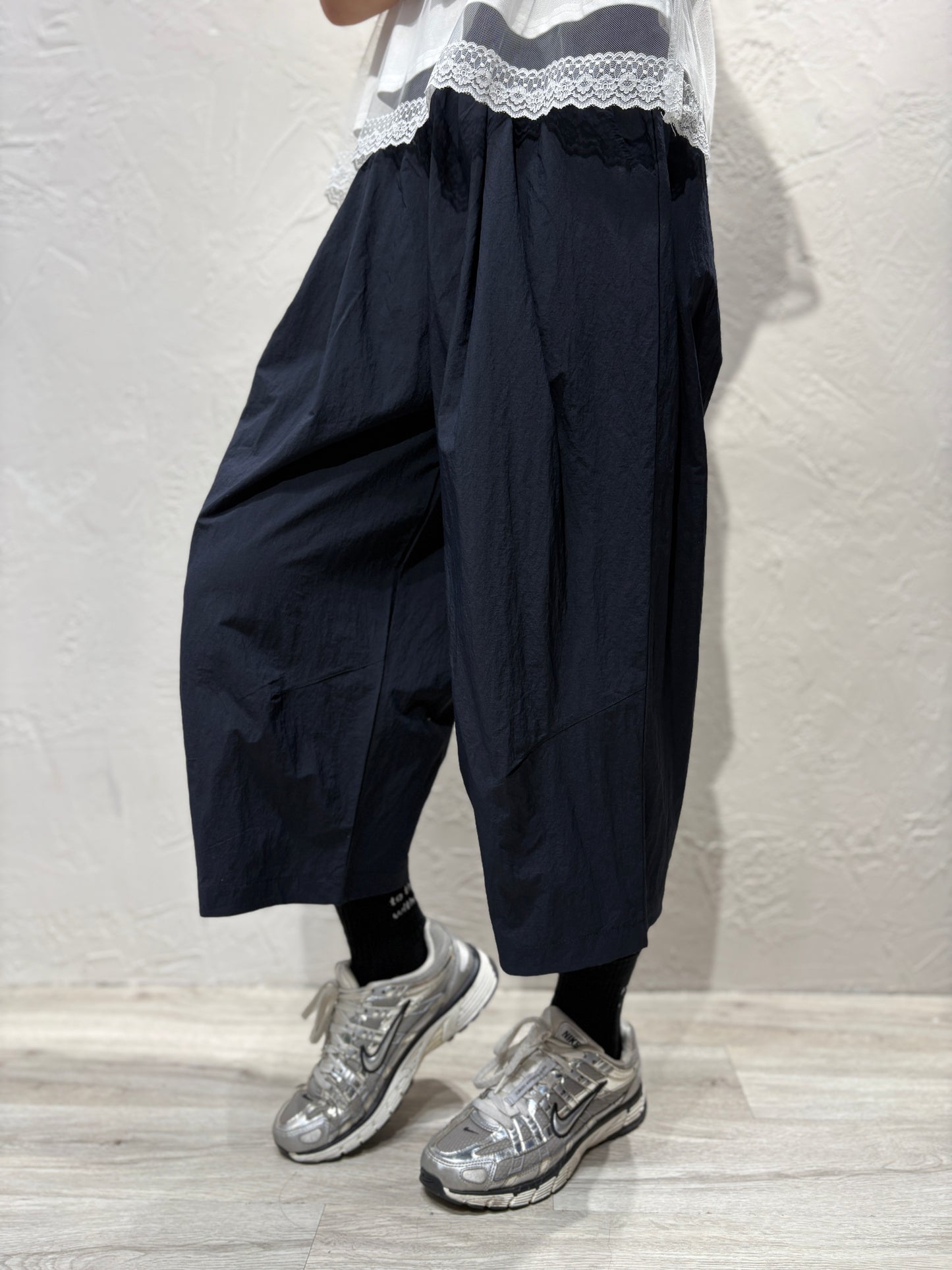 Light Wide Hanging Pants