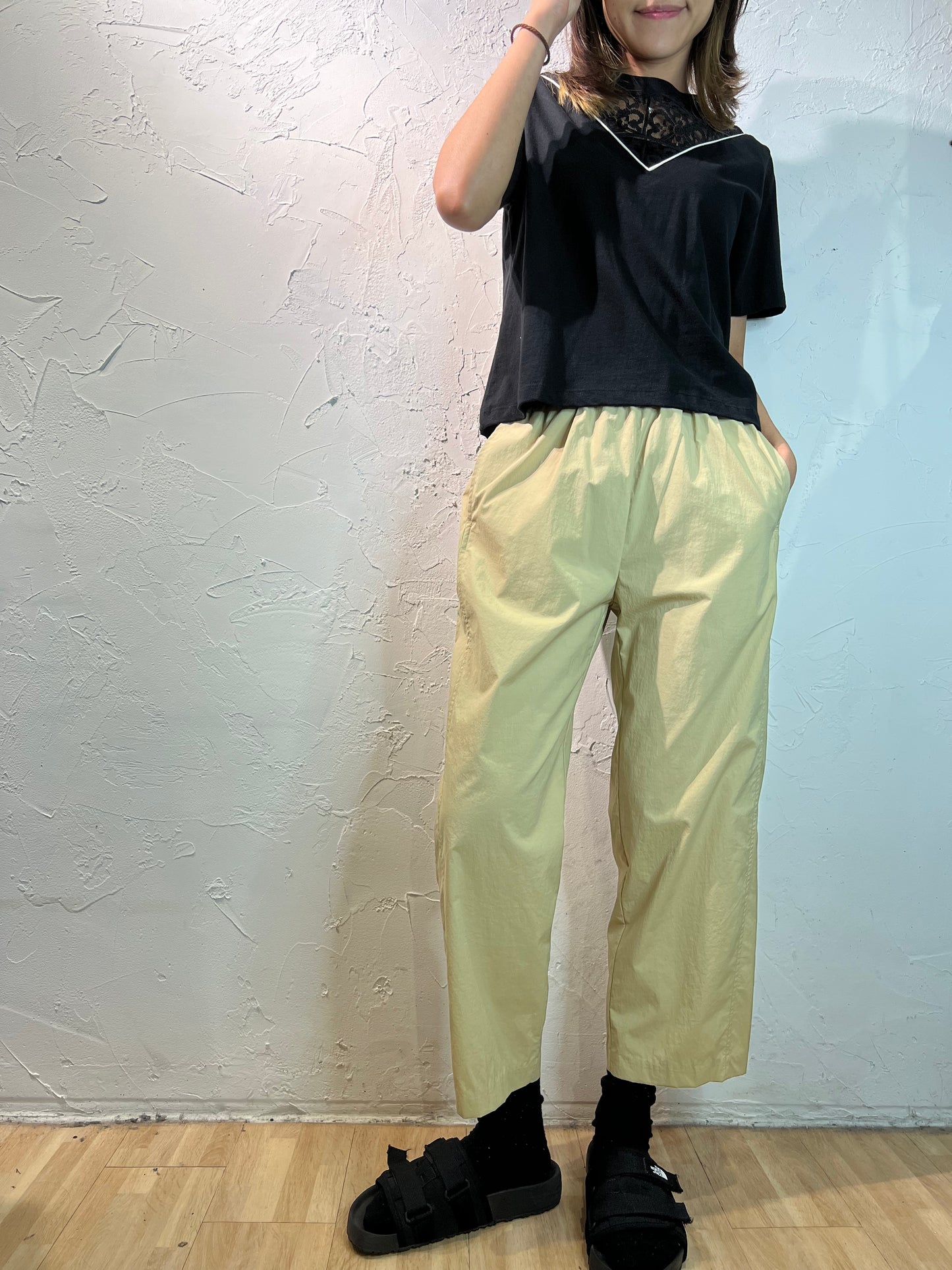 刺繡V領上衣