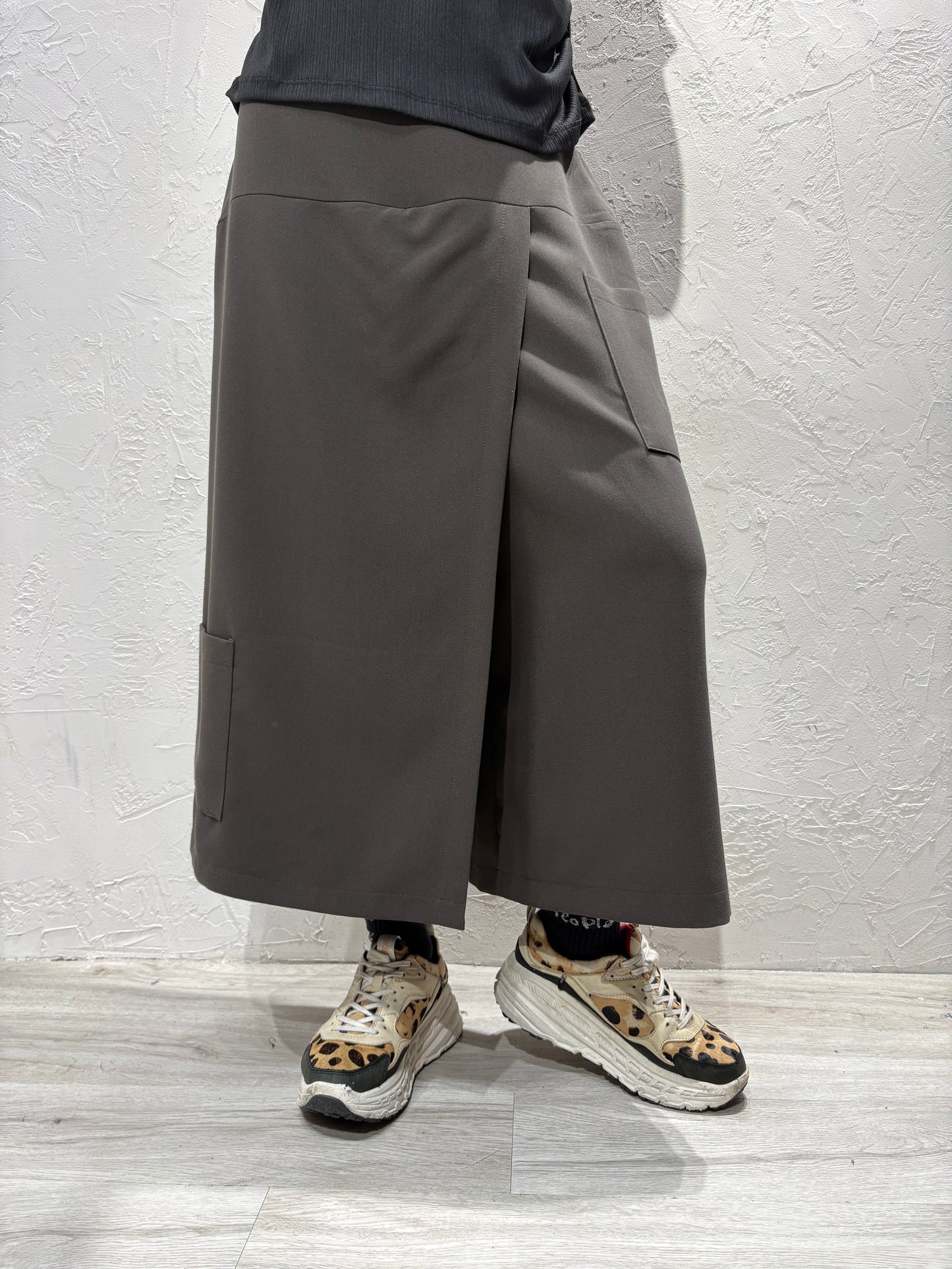 Pocket Skirt-like Pants
