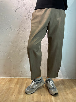 Soft Pleated Legs Pants