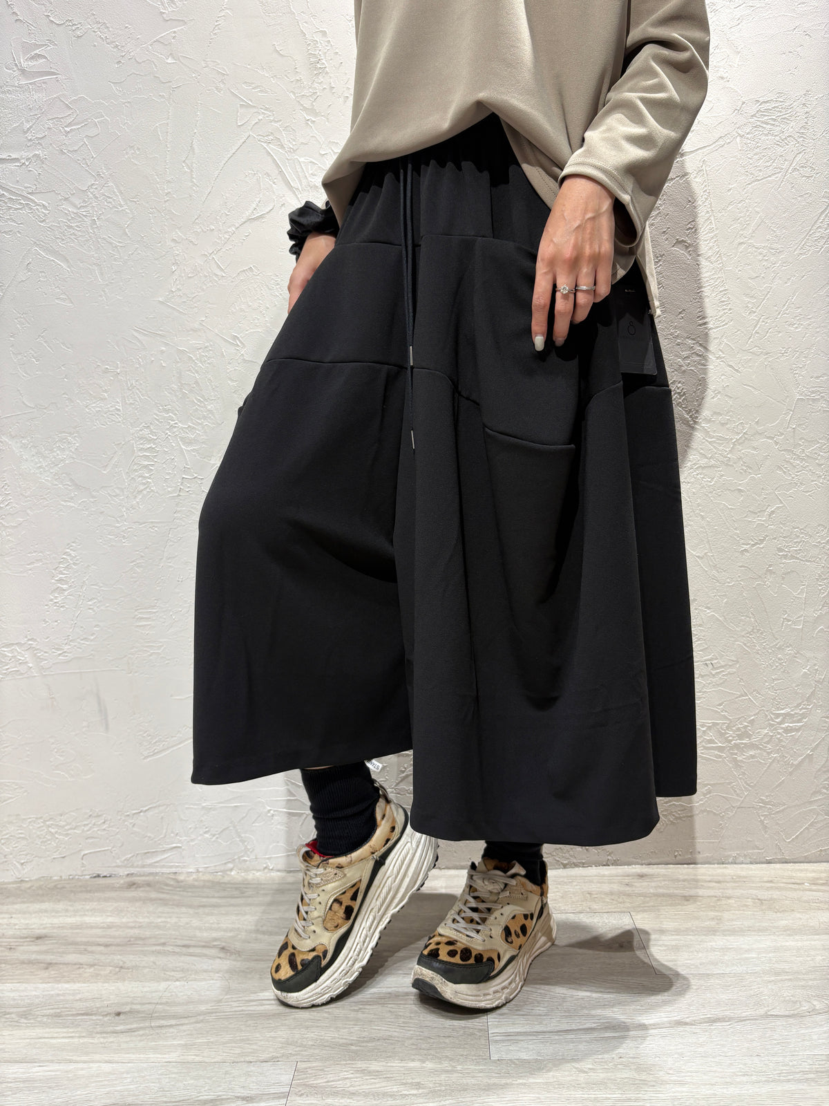 Skirt-like Pocket Pants