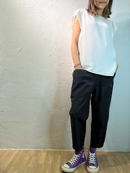 荷葉邊無袖上衣