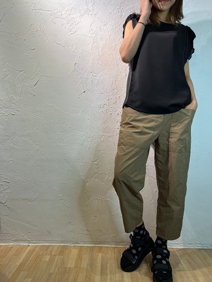 荷葉邊無袖上衣