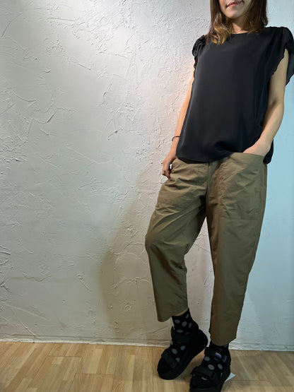 荷葉邊無袖上衣