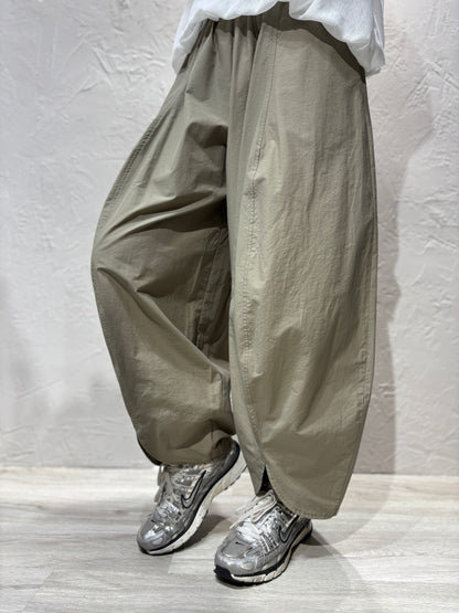 Hem Curved Cut Pants