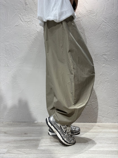 Hem Curved Cut Pants