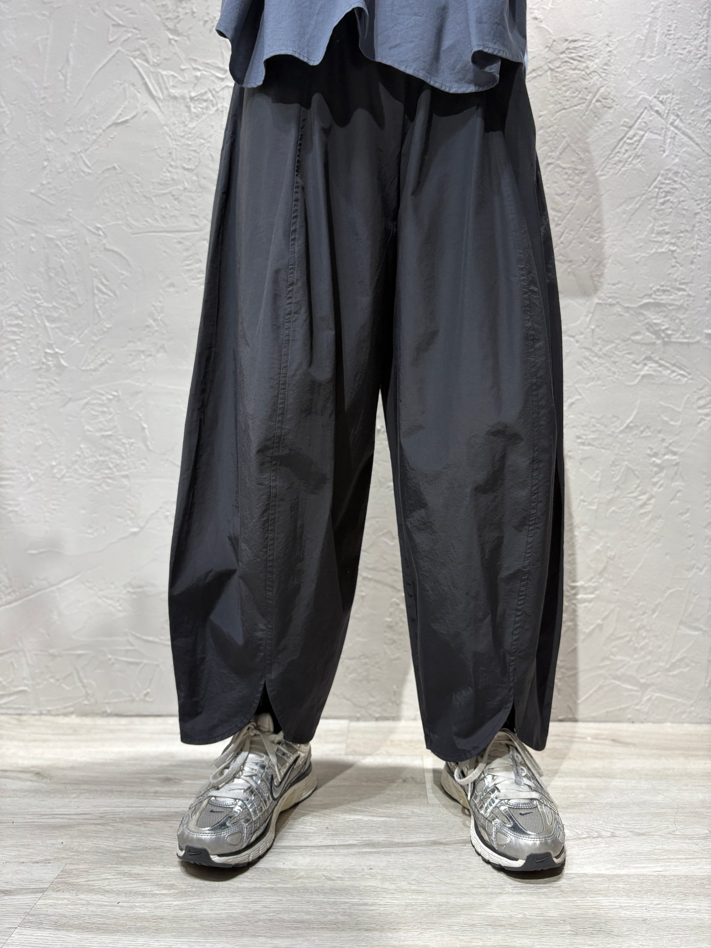 Hem Curved Cut Pants