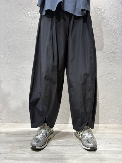 Hem Curved Cut Pants