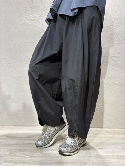 Hem Curved Cut Pants