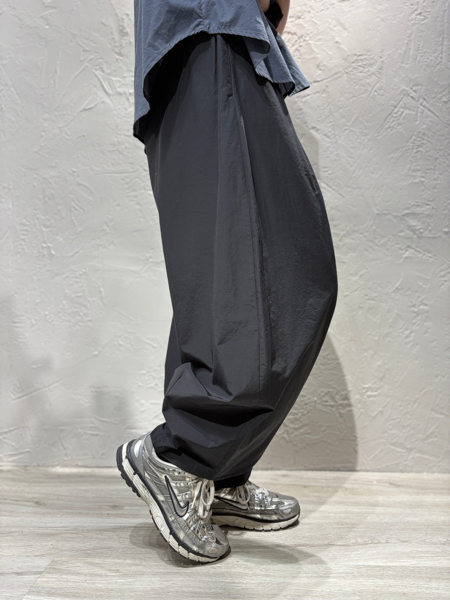 Hem Curved Cut Pants