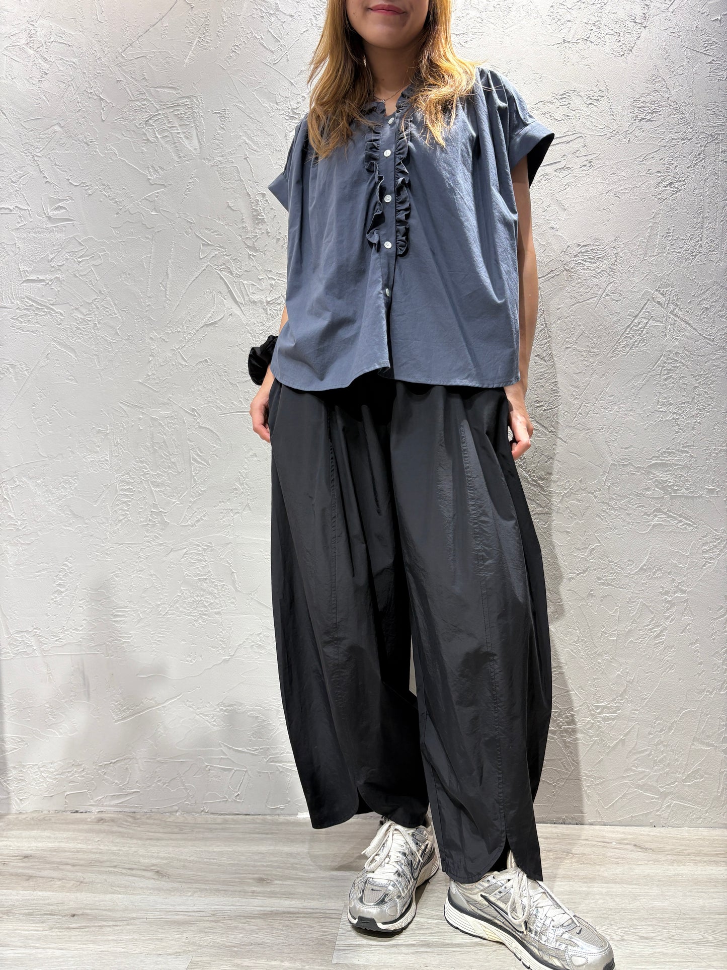 Hem Curved Cut Pants