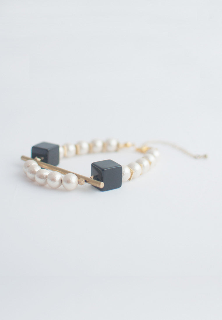 Onyx Cotton Pearl Bracelet - sanwaitsai