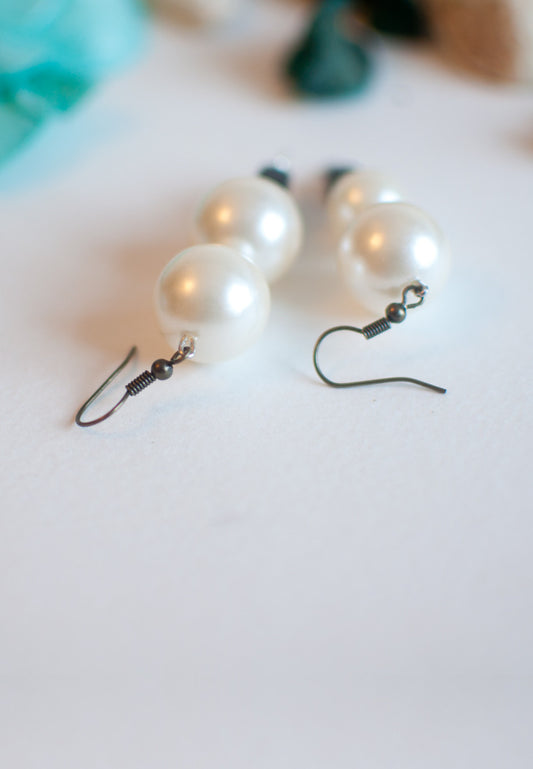 White Faux Pearl Earrings - sanwaitsai