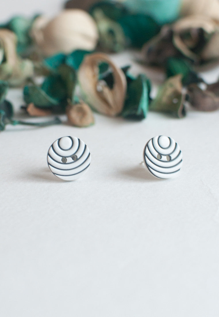 Black & White Earrings - sanwaitsai