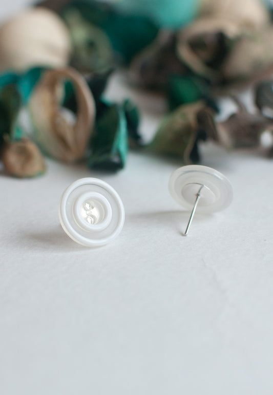 White Vintage Earrings - sanwaitsai