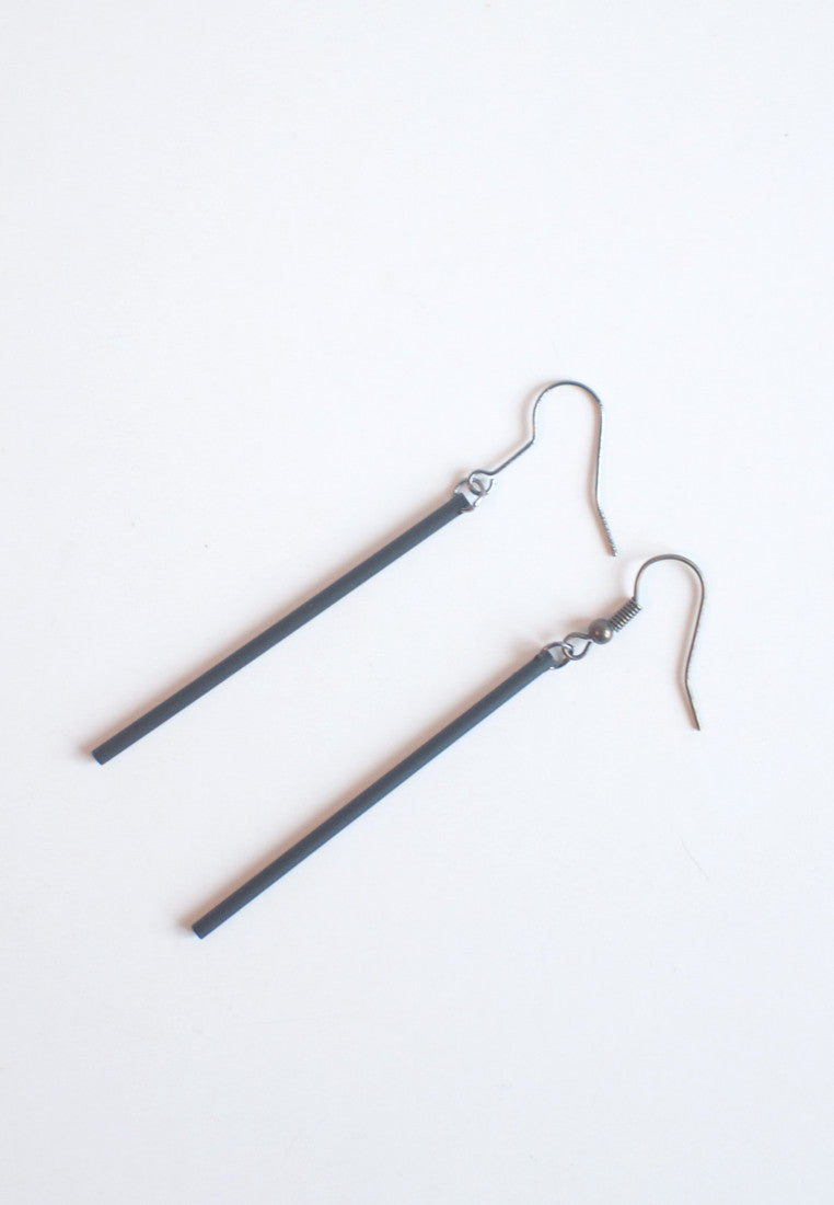 Black Metal Earrings - sanwaitsai