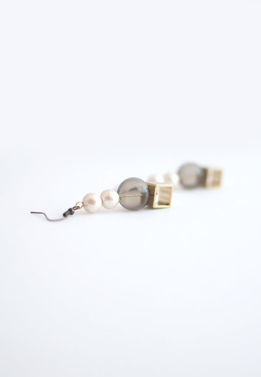 Glass Cotton Pearls Earrings - sanwaitsai
