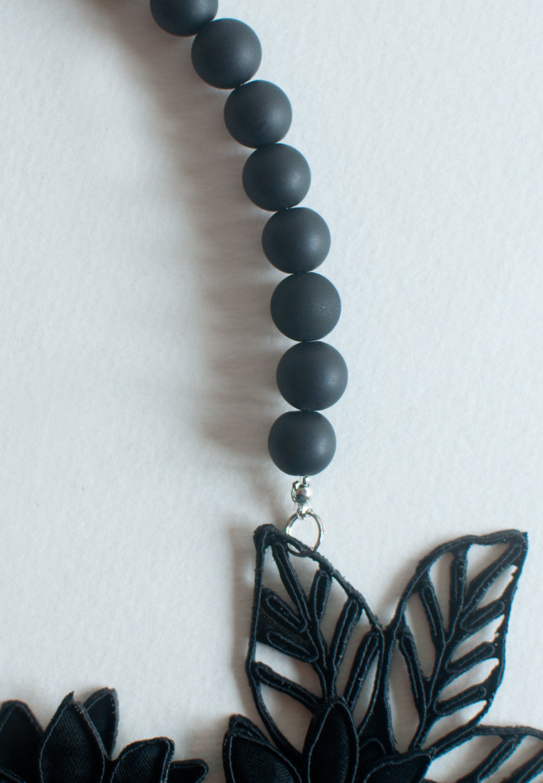 Black Lace Necklace - sanwaitsai
