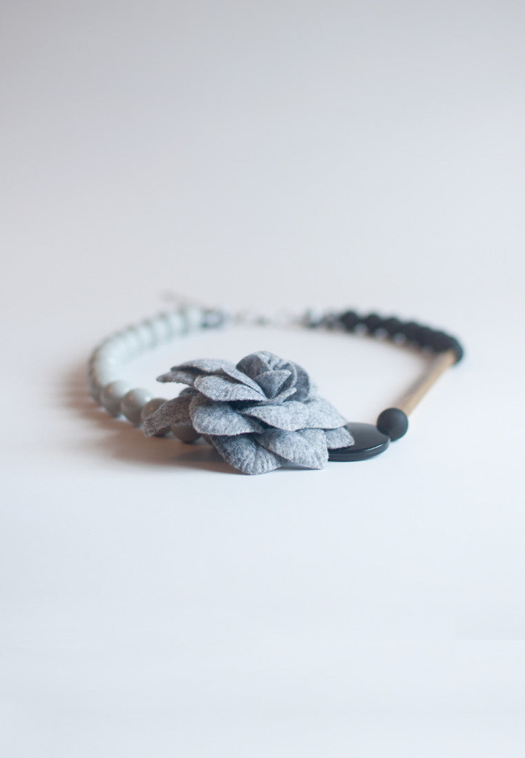 DIY Fabric Flower Necklace - sanwaitsai