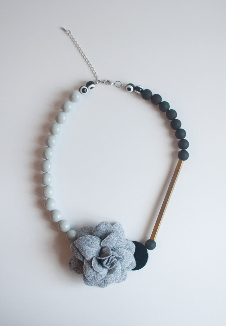 DIY Fabric Flower Necklace - sanwaitsai
