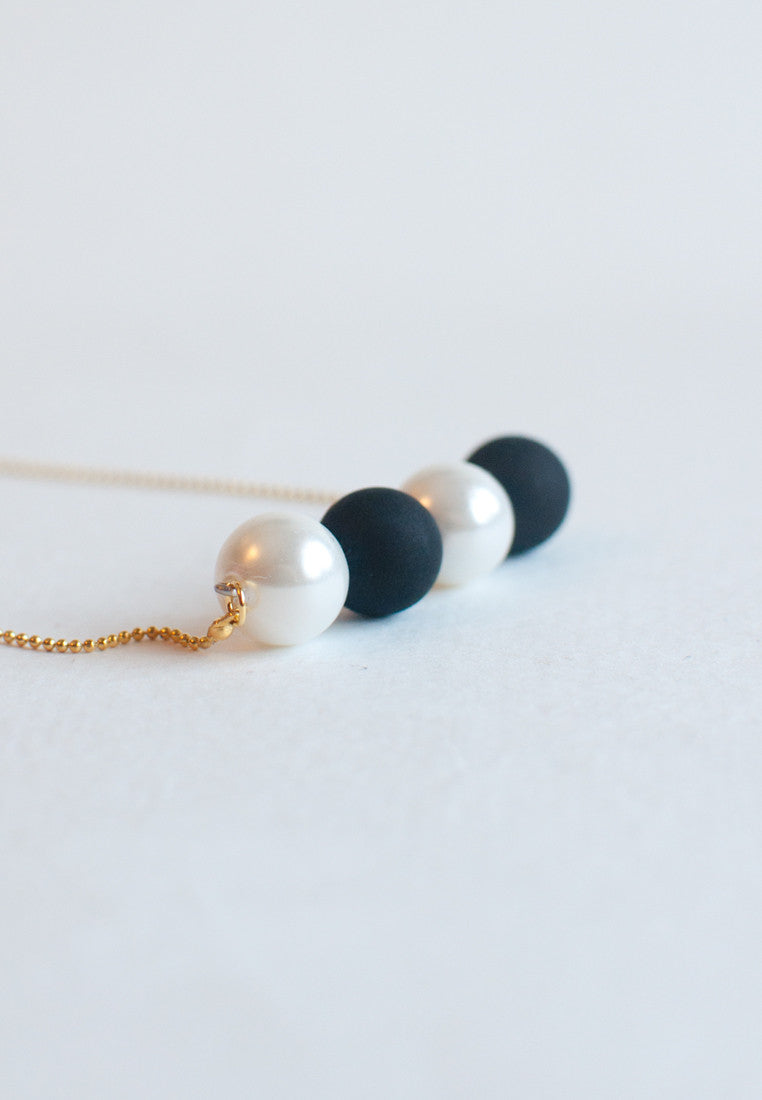 Black & White Beaded Necklace - sanwaitsai