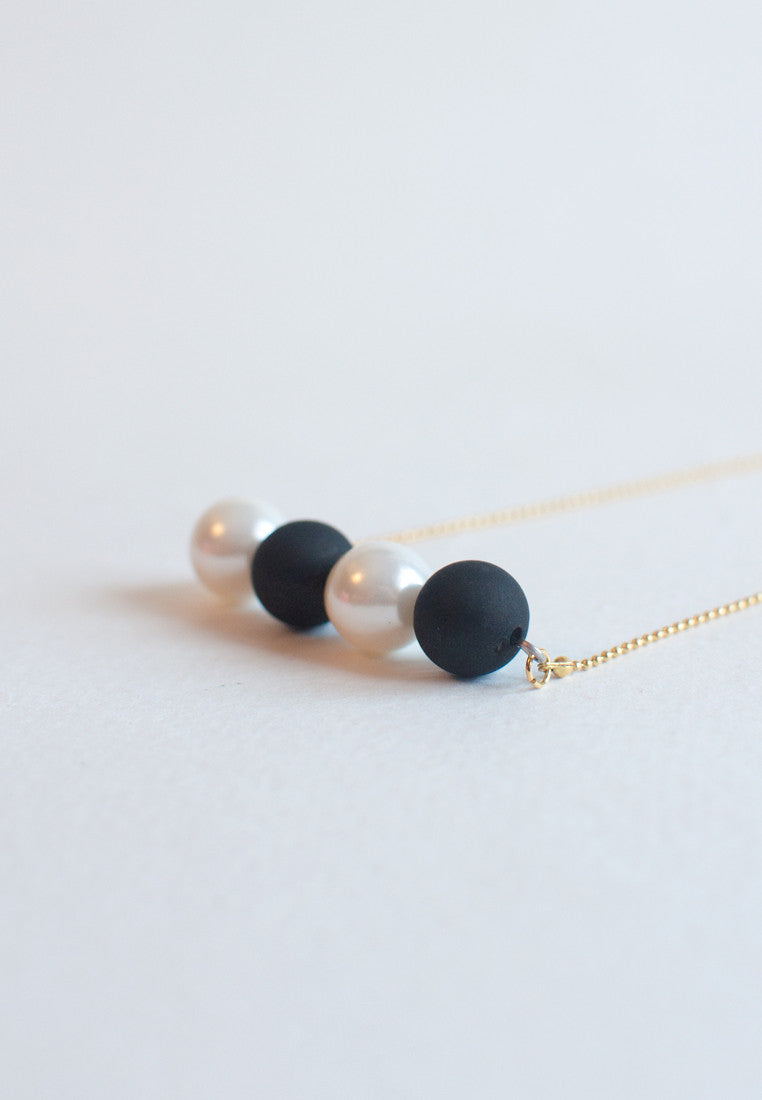 Black & White Beaded Necklace - sanwaitsai