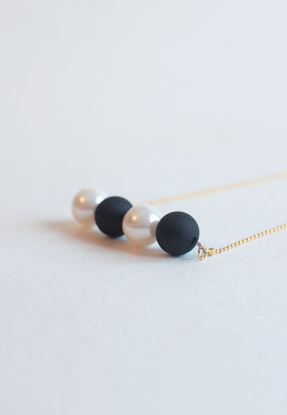 Black & White Beaded Necklace - sanwaitsai