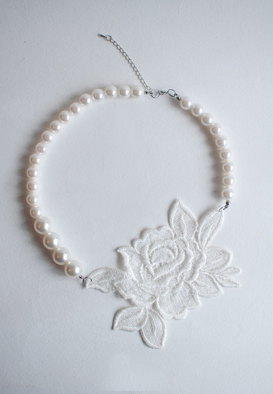 White Flower Necklace - sanwaitsai