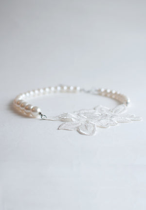 White Flower Necklace - sanwaitsai