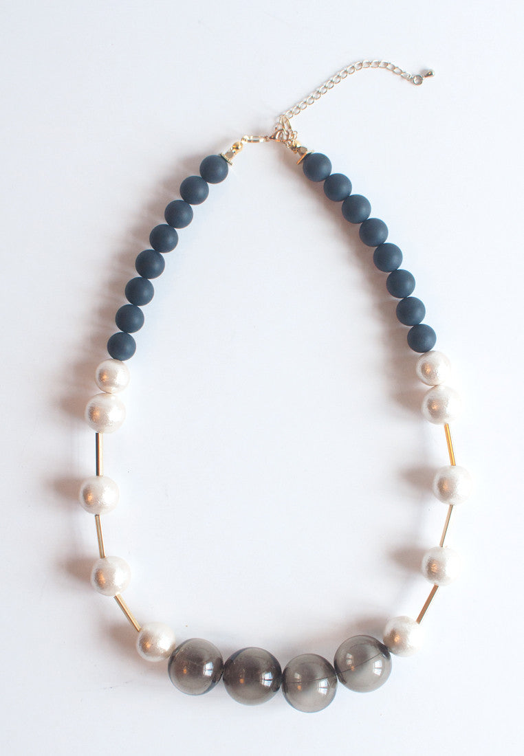 Cotton Pearls Glass Necklace - sanwaitsai