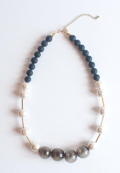 Cotton Pearls Glass Necklace - sanwaitsai