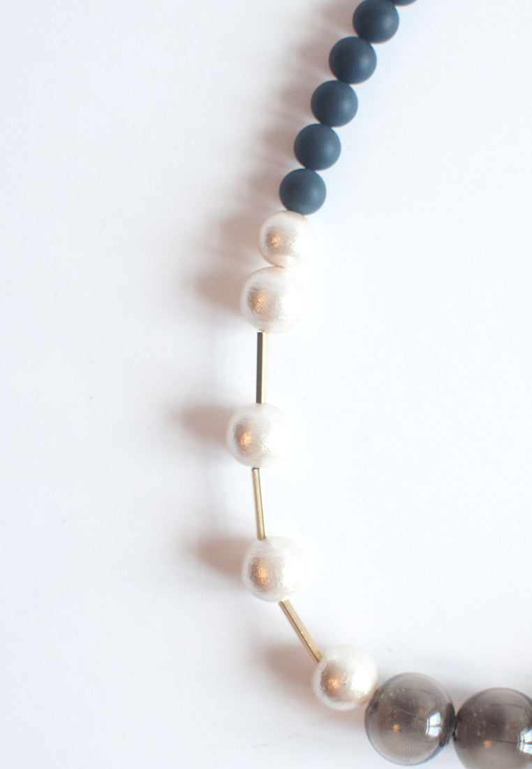 Cotton Pearls Glass Necklace - sanwaitsai