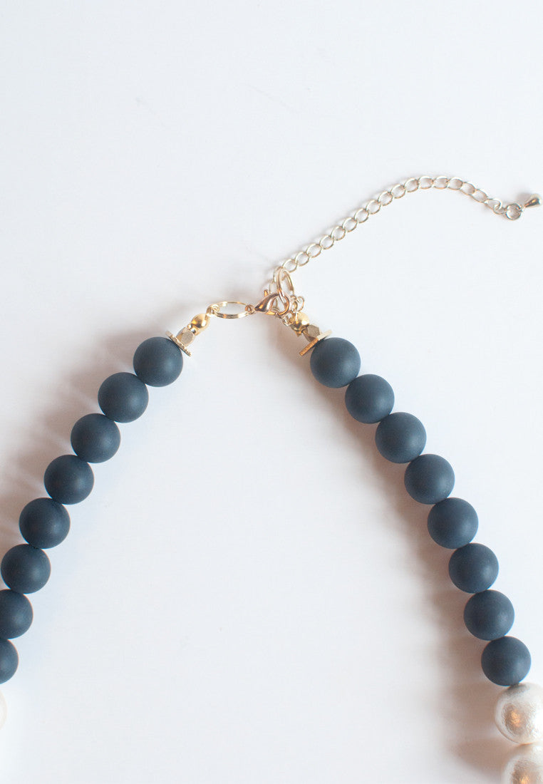 Cotton Pearls Glass Necklace - sanwaitsai